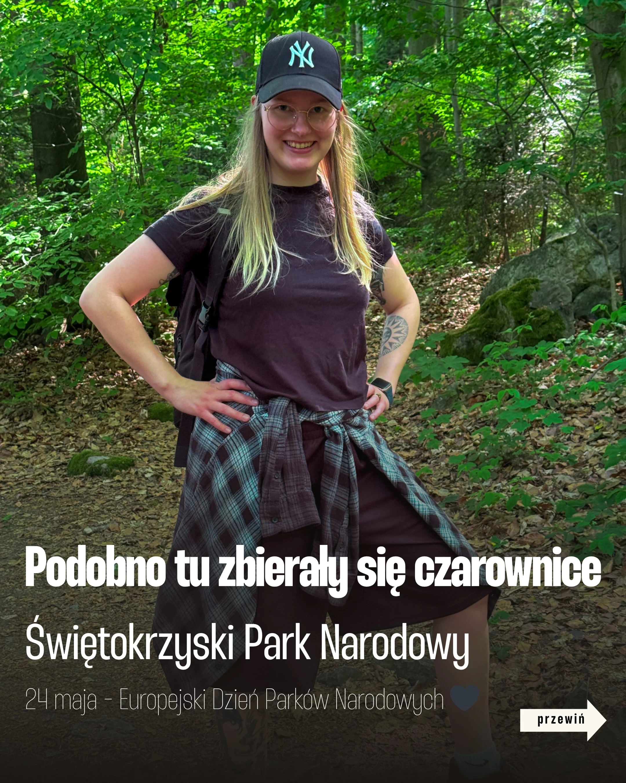 Klara Keczyńska na leśnej ścieżce w Świętokrzyskim Parku Narodowym, nasłoneczniony las oraz droga prowadząca do klasztoru na Łysej Górze., zdjęcie 1 z 8